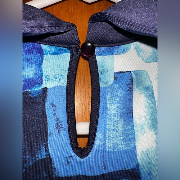 Coral Bay Golf Abstract Blue and White Sleeveless Dress pockets - Picture 4 of 5